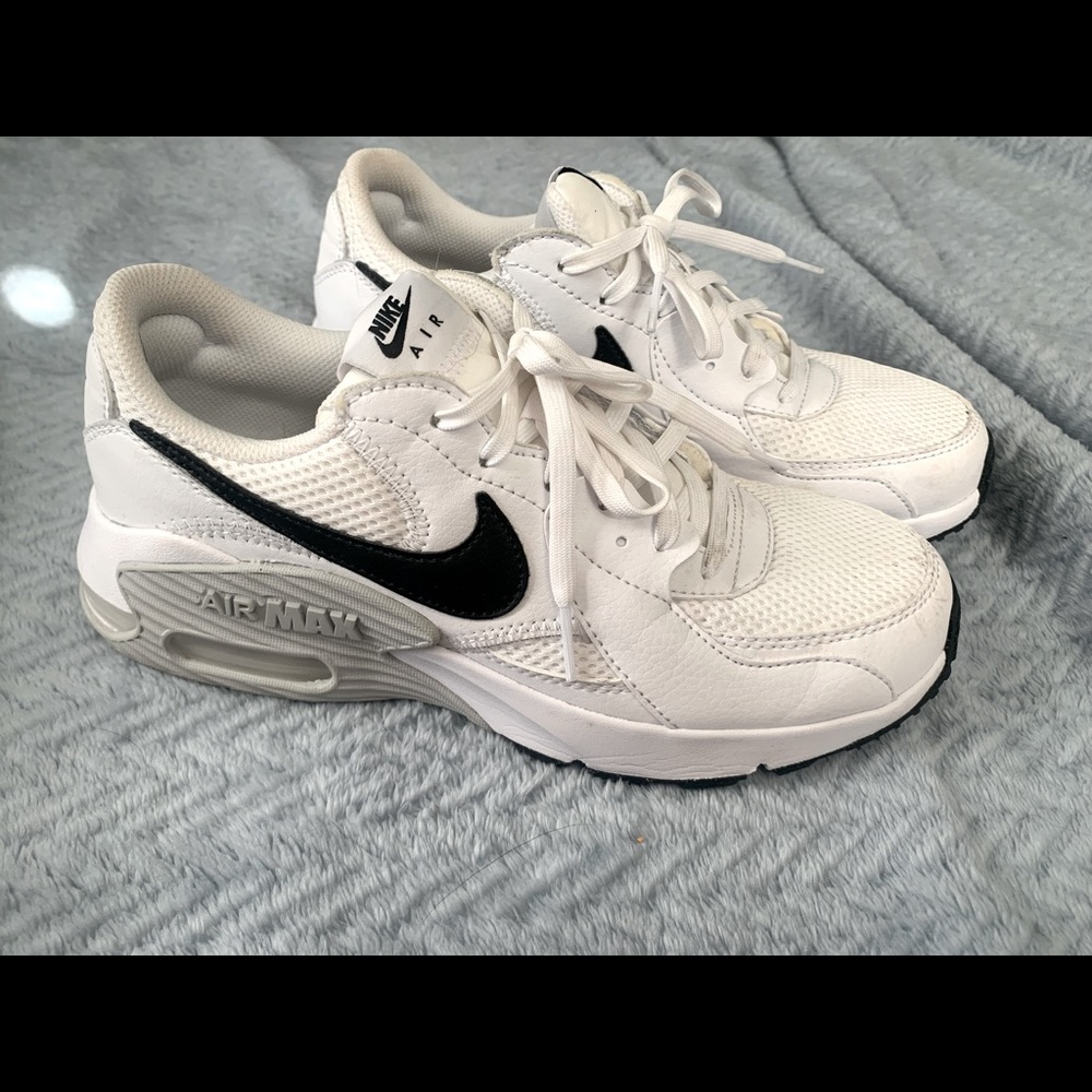 NIKE AIR MAX